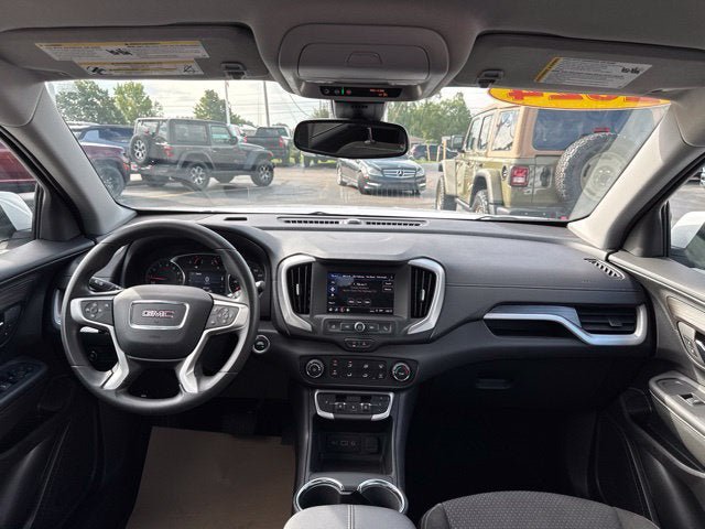 Used 2024 GMC Terrain SLE FWD image 25