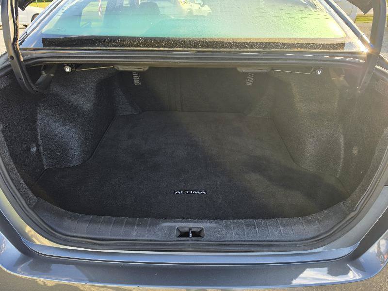 Used 2025 Nissan Altima 2.5 SV FWD image 5