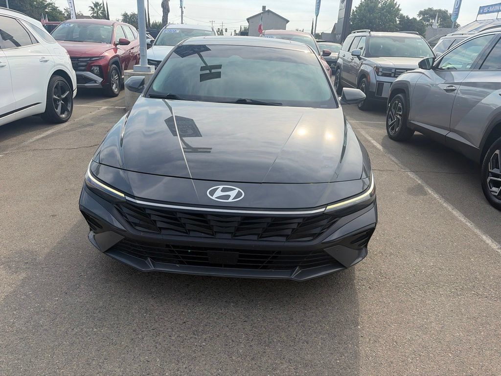 Used 2024 Hyundai Elantra Limited FWD image 2