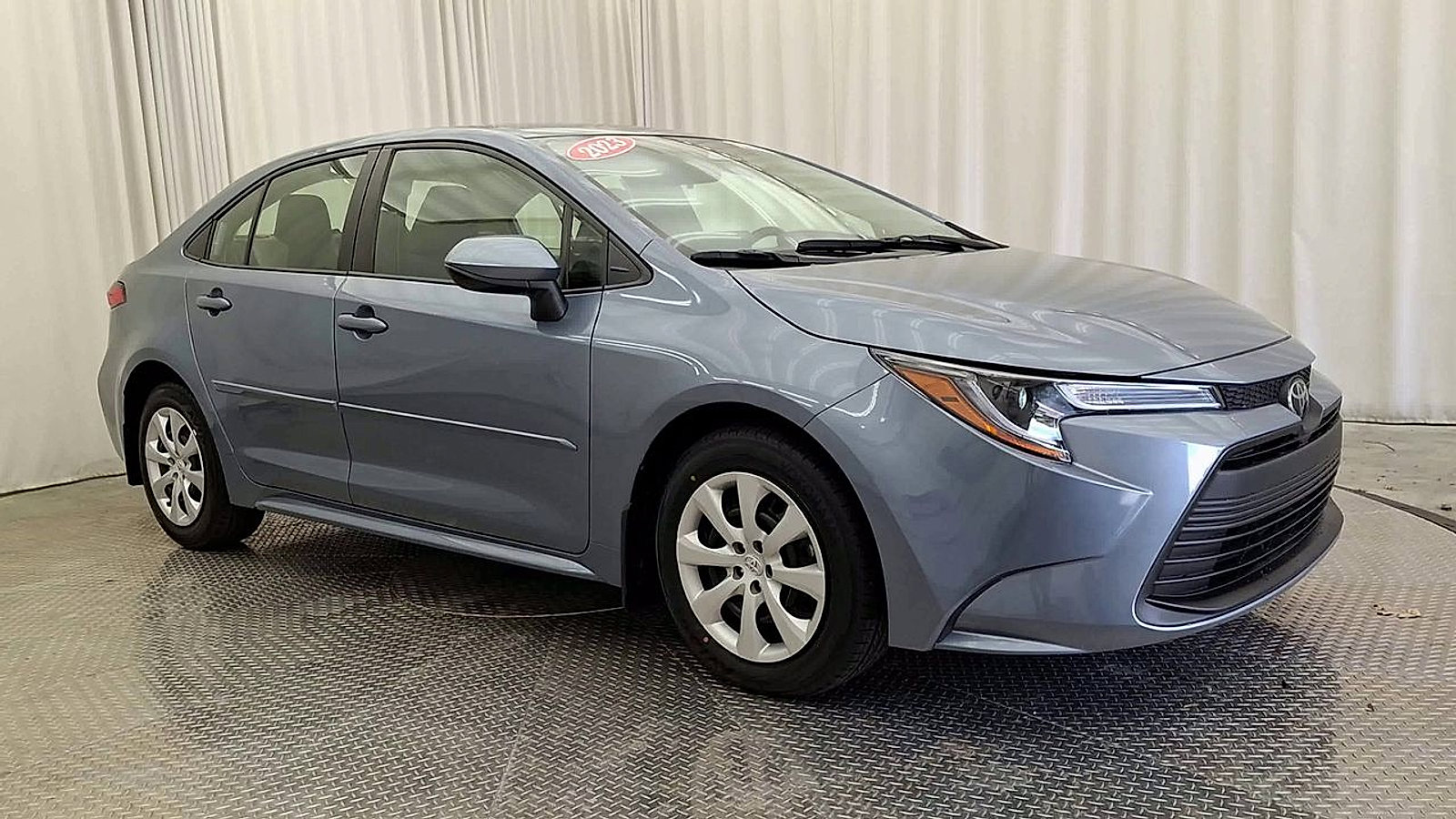 Used 2023 Toyota Corolla LE FWD image 5