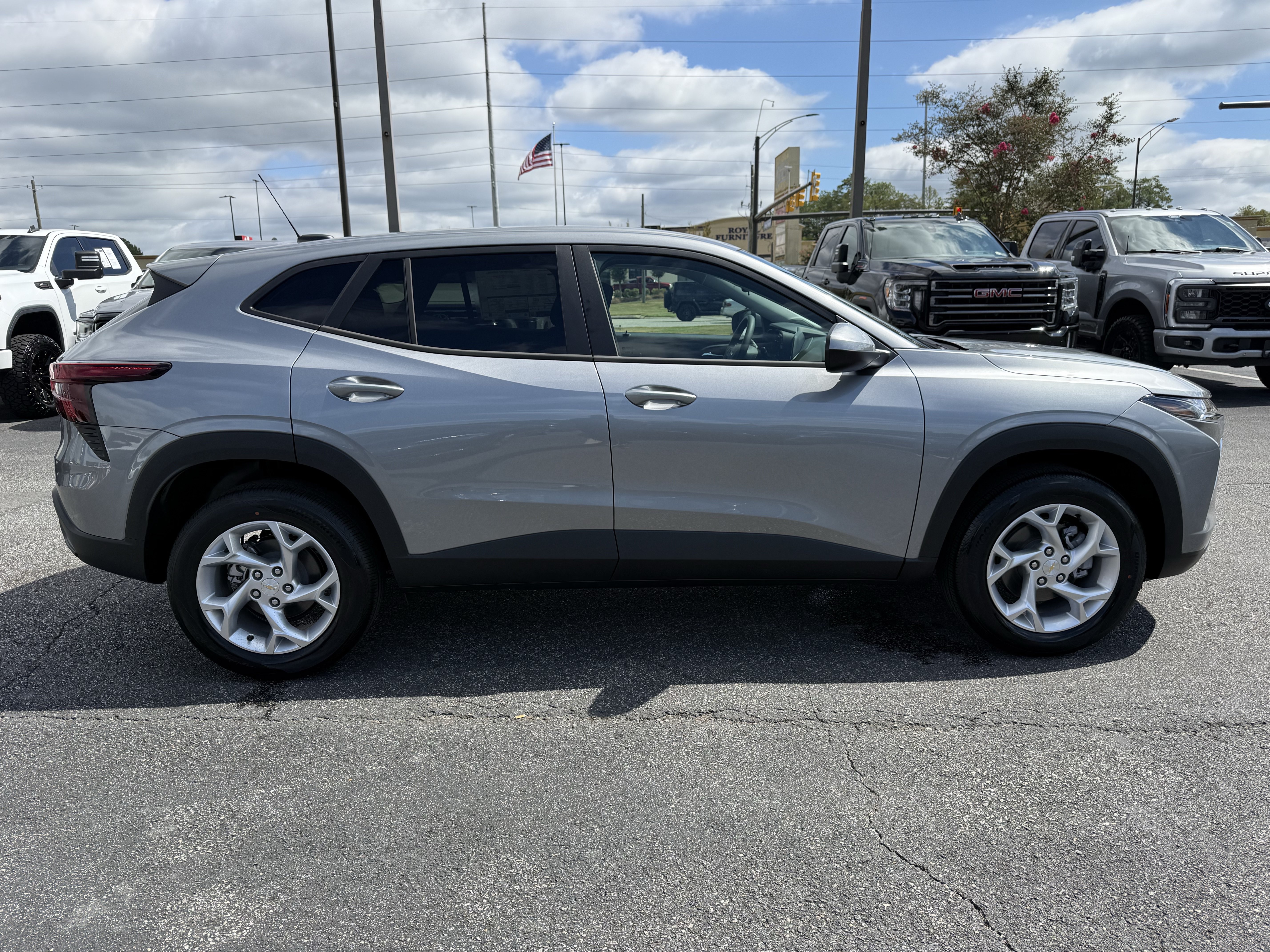 New 2026 Chevrolet Trax LS w/ LS Convenience Package FWD image 11
