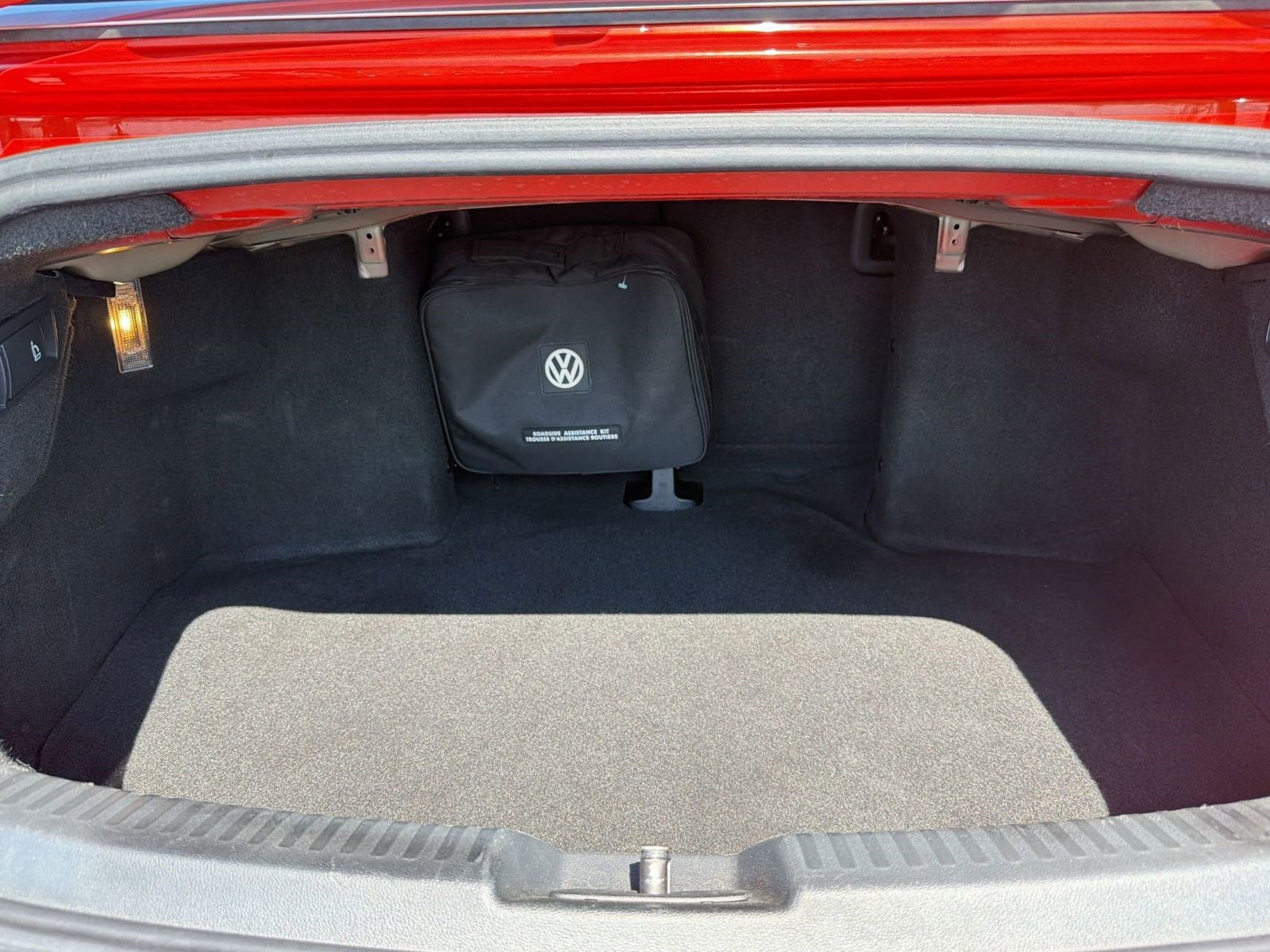 Used 2019 Volkswagen Beetle SE image 25