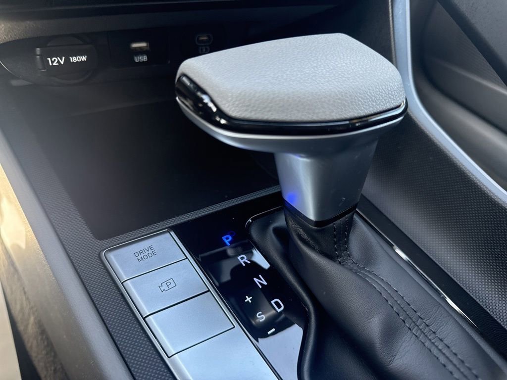 Used 2024 Hyundai Elantra SEL image 25