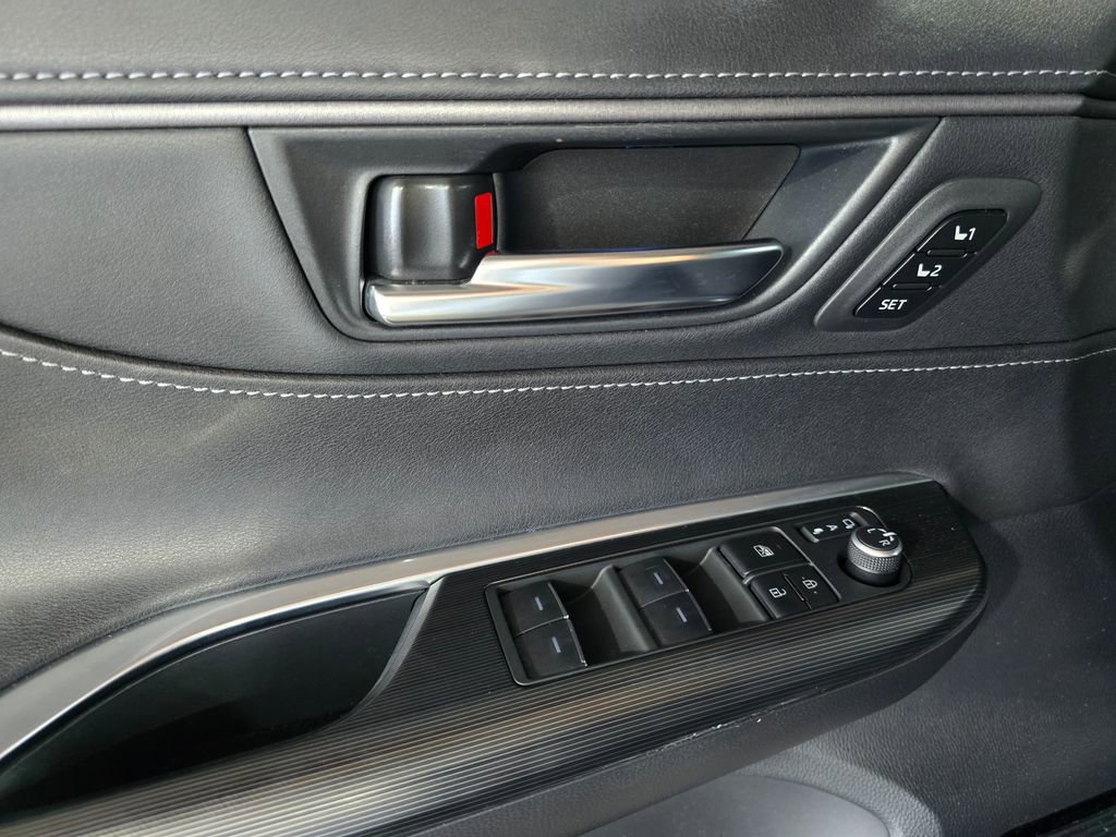 Used 2023 Toyota Venza Limited image 13