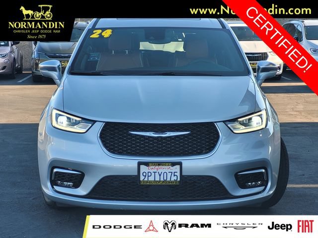 Certified 2024 Chrysler Pacifica Pinnacle FWD image 2