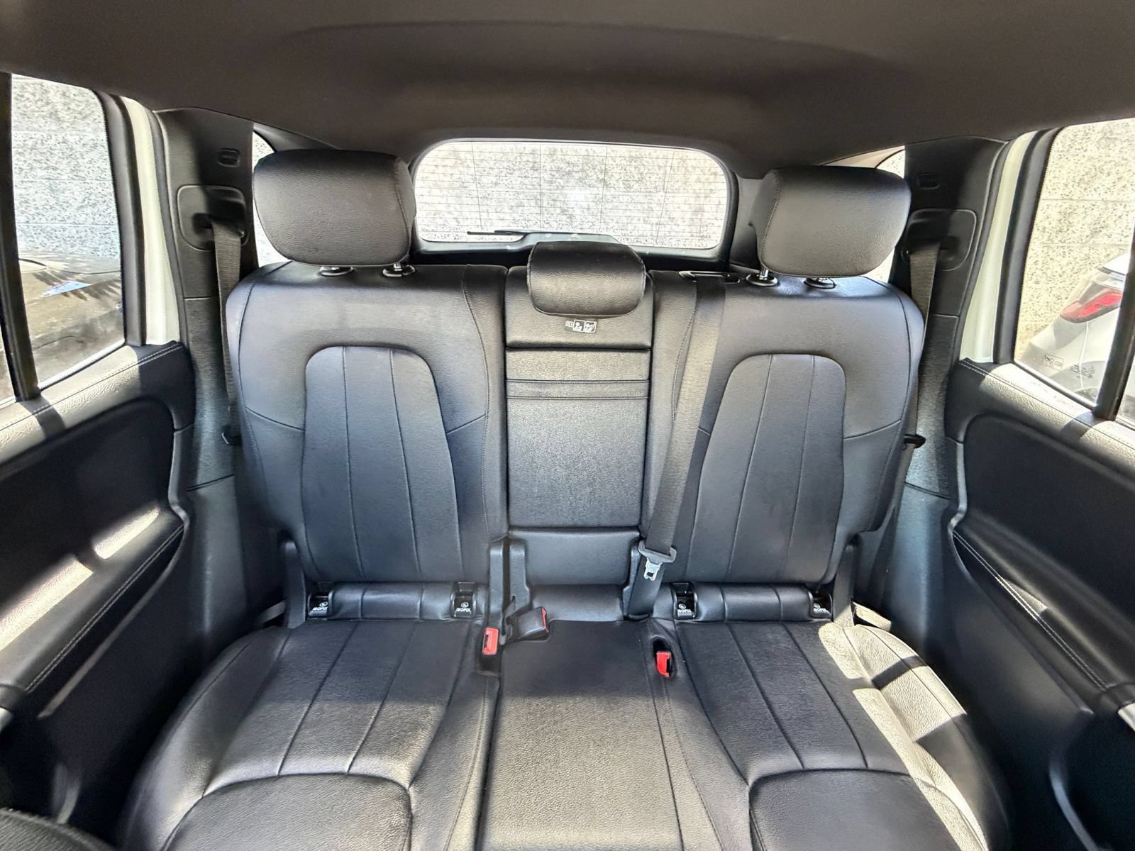Used 2025 Mercedes-Benz GLB 250 image 41