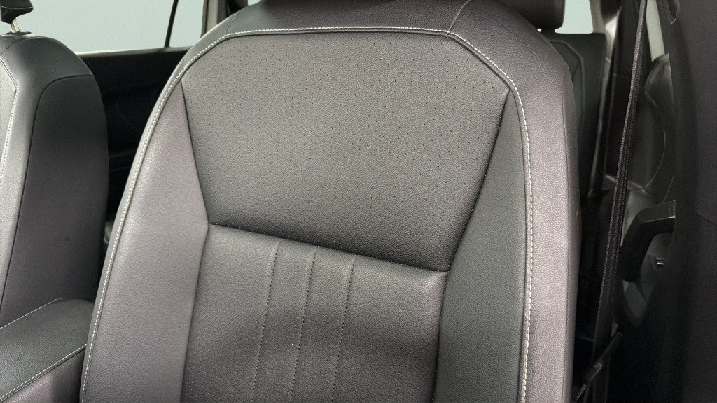 Certified 2023 Volkswagen Tiguan SE R-Line AWD/4WD image 19