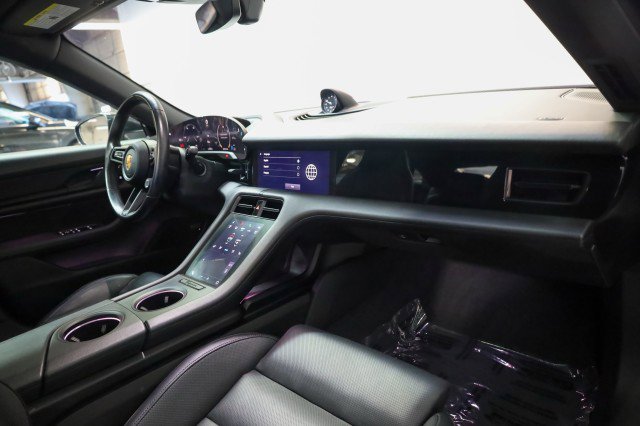 Used 2021 Porsche Taycan 4S w/ Premium Package image 25