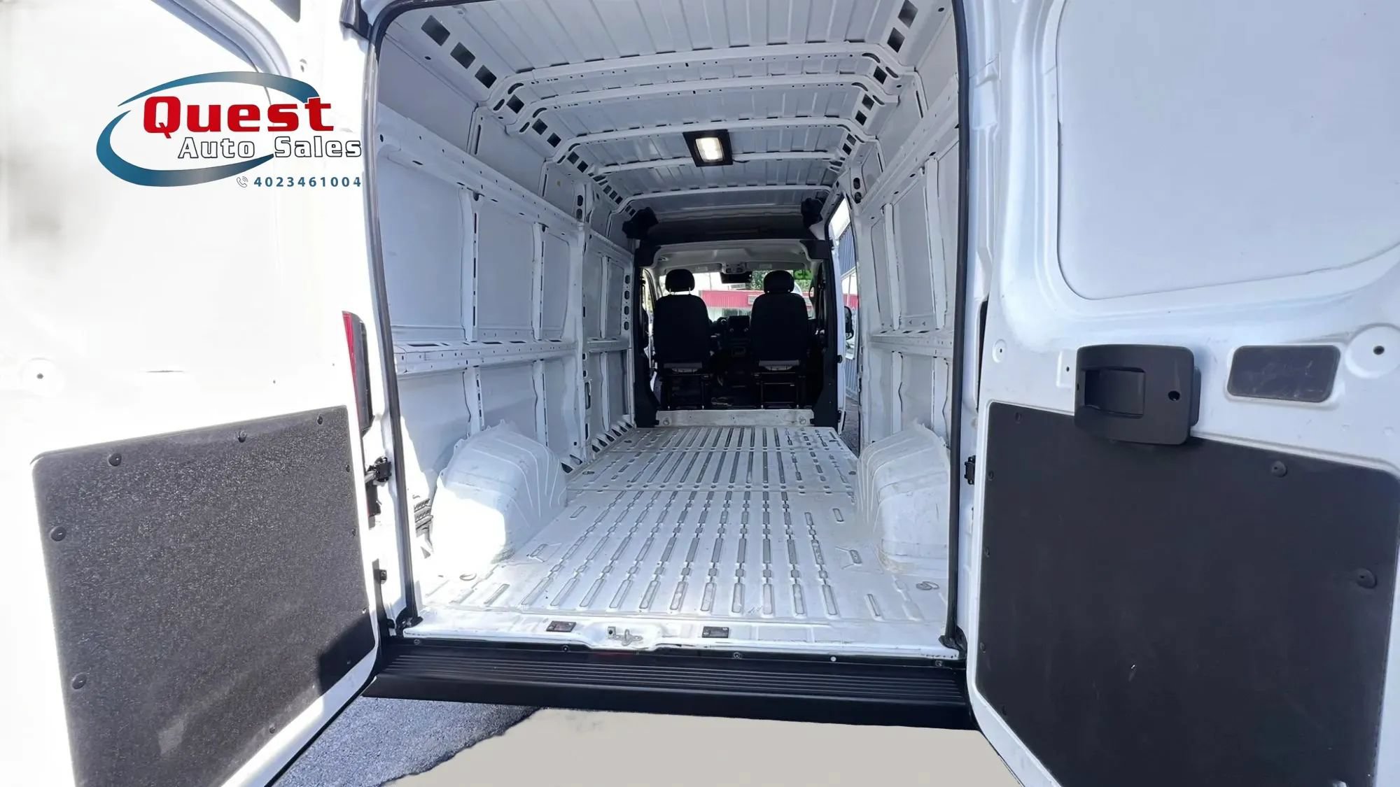 Used 2025 RAM ProMaster 2500 w/ Convenience Group FWD image 18