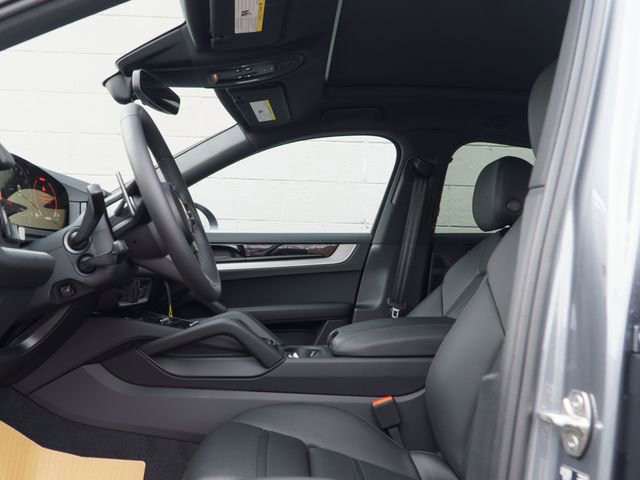 New 2026 Porsche Cayenne Coupe AWD/4WD image 17