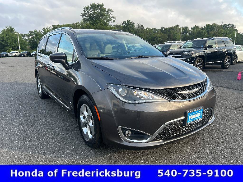 Used 2017 Chrysler Pacifica Touring-L Plus FWD image 8