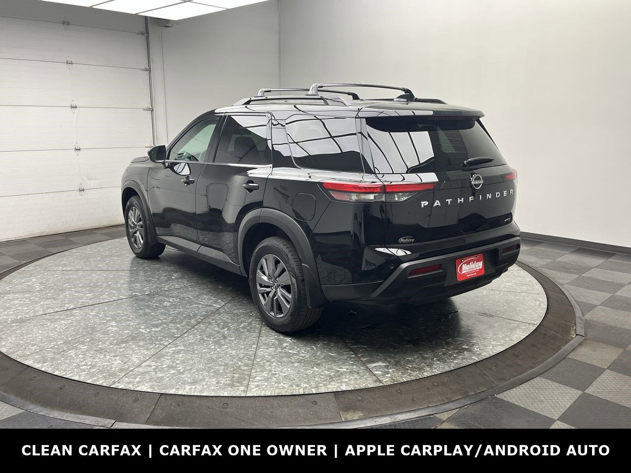 Used 2025 Nissan Pathfinder SV image 2