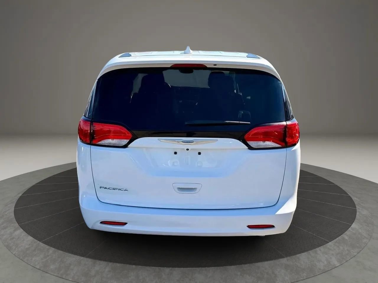 Used 2017 Chrysler Pacifica Touring w/ Tire & Wheel Group image 5