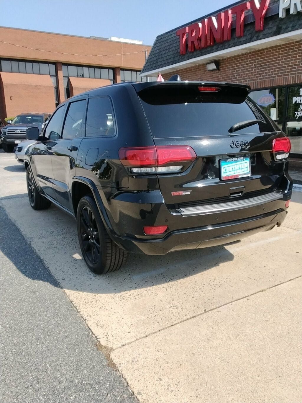 Used 2021 Jeep Grand Cherokee Laredo X RWD image 2