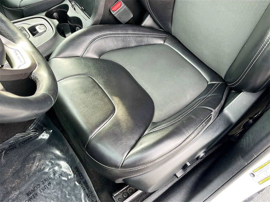 Certified 2019 Jeep Cherokee Latitude Plus image 18