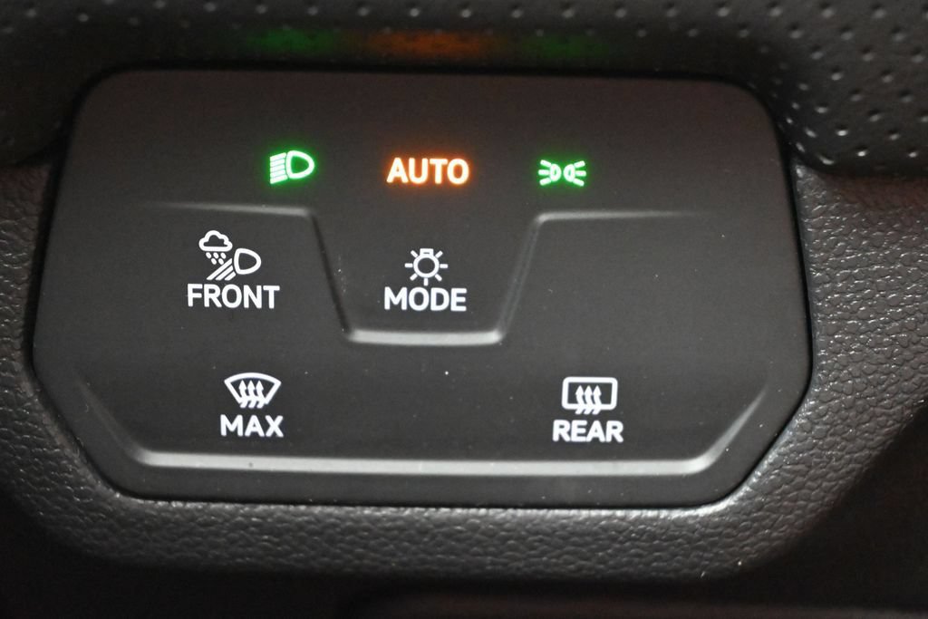 Used 2025 Volkswagen Atlas SE FWD image 8