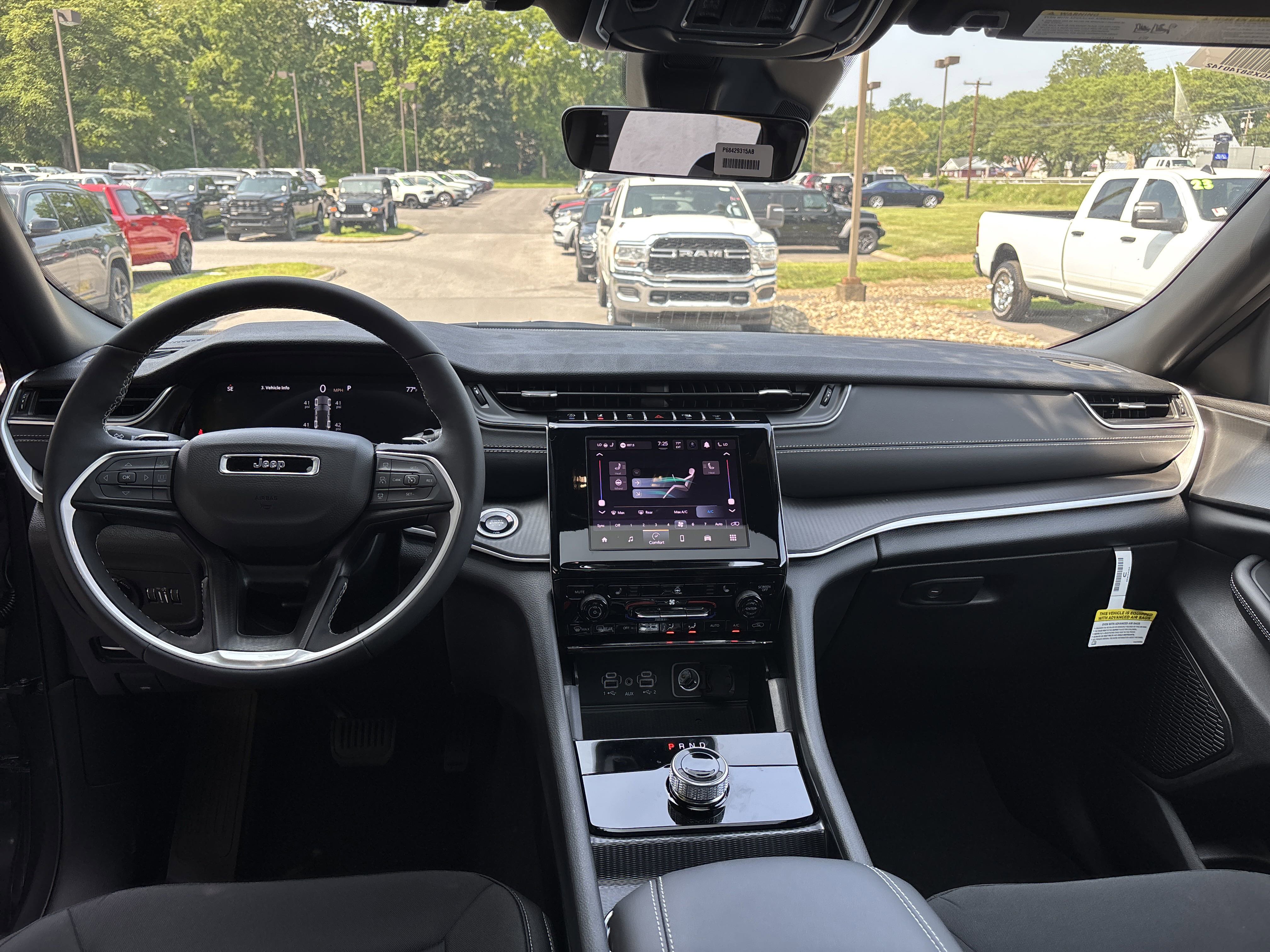 New 2025 Jeep Grand Cherokee Laredo X w/ Luxury Tech Group I image 14