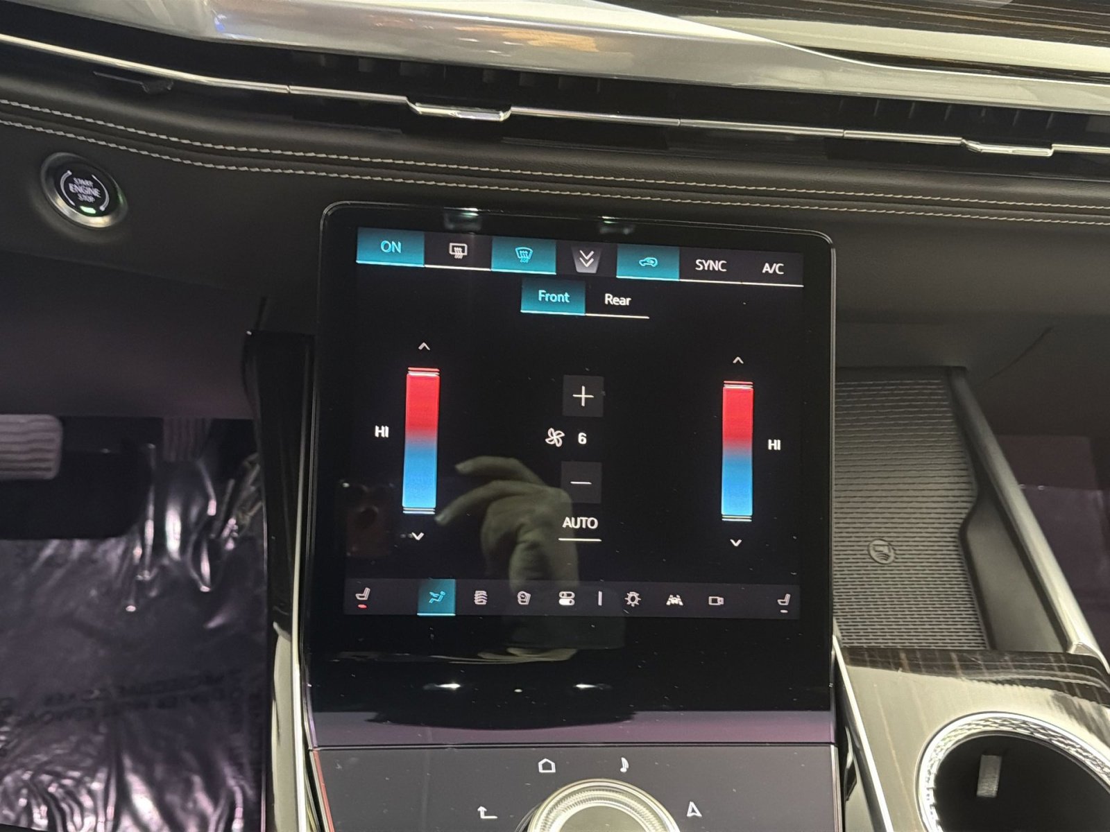 Used 2025 Cadillac Escalade ESV Luxury image 21