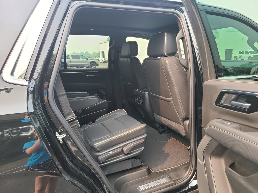 Used 2025 Chevrolet Tahoe Premier AWD/4WD image 15