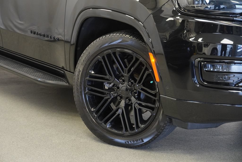 Used 2024 Jeep Wagoneer L Series II AWD/4WD image 11