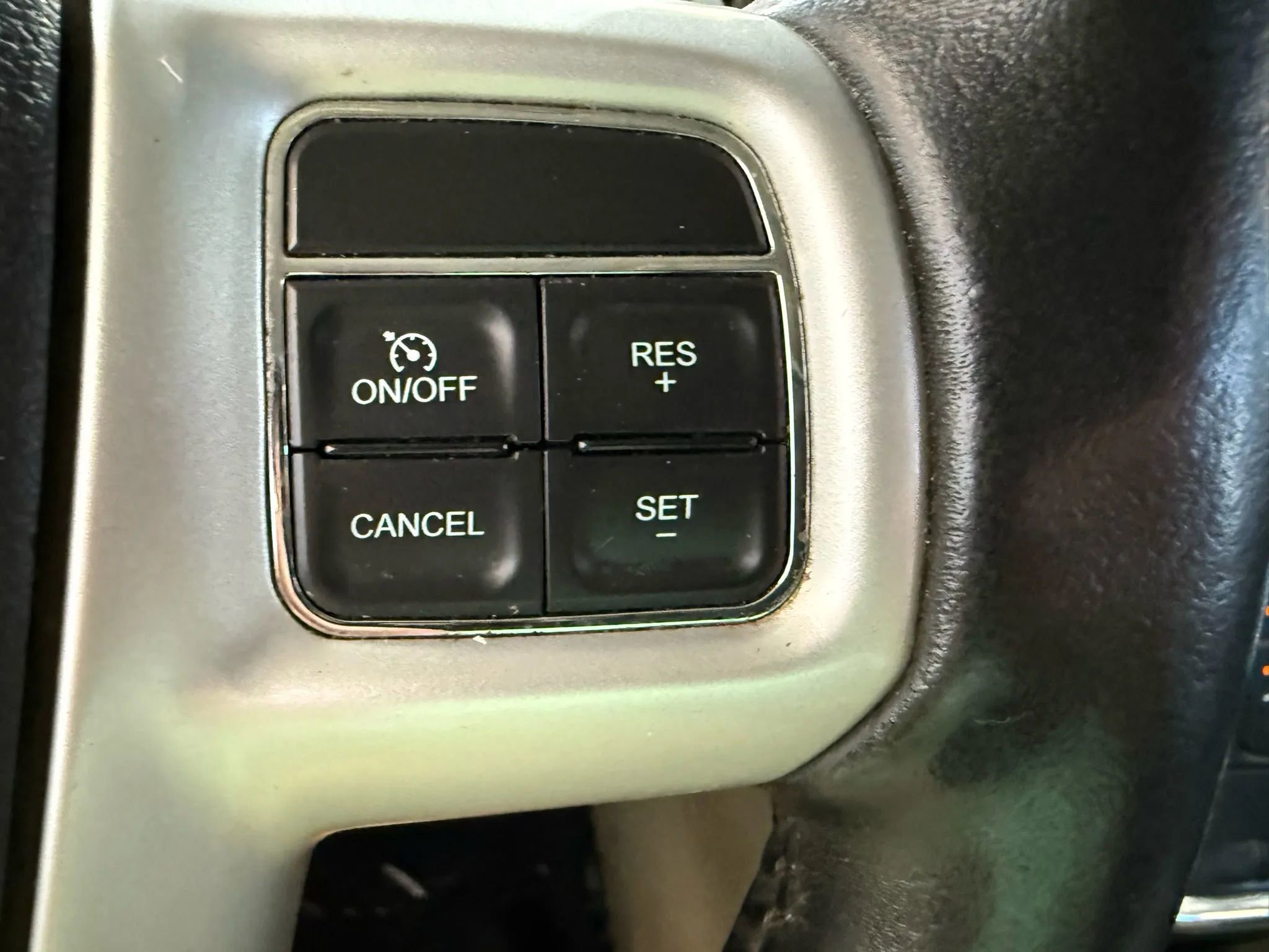 Used 2014 Chrysler Town & Country Touring-L w/ Driver Convenience Group image 14