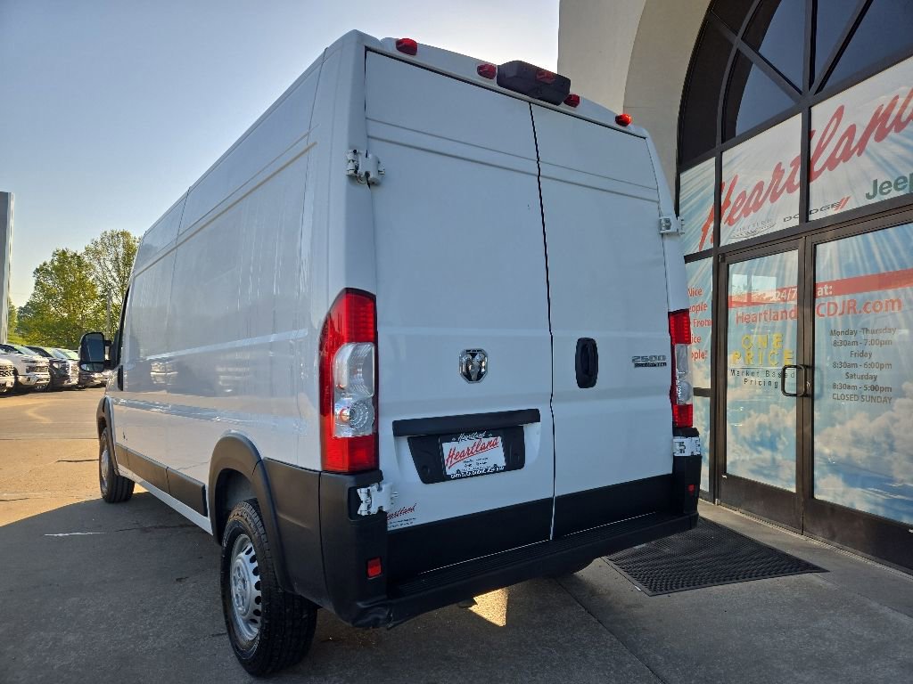 Used 2025 RAM ProMaster 2500 w/ Convenience Group FWD image 8