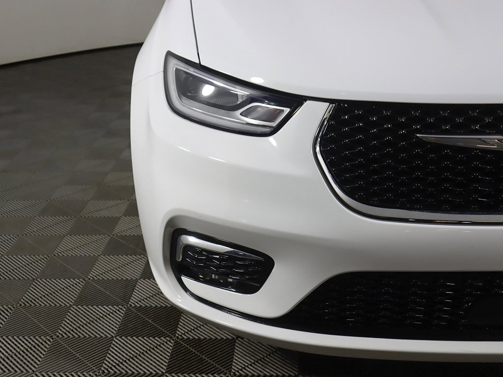 Used 2024 Chrysler Pacifica Touring-L image 13