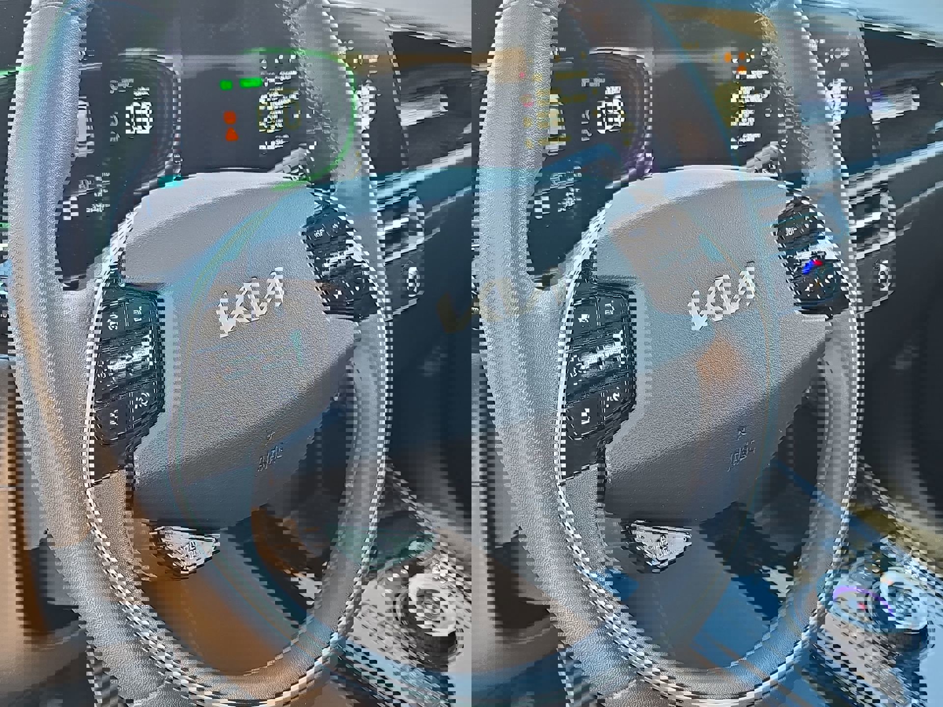 Used 2023 Kia Niro SX Touring image 15