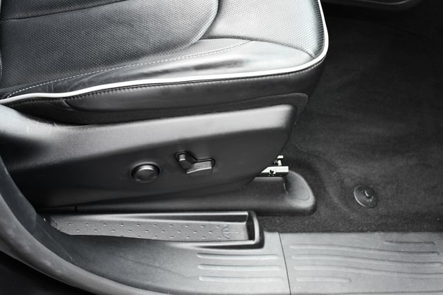 Used 2025 Chrysler Pacifica Limited FWD image 36