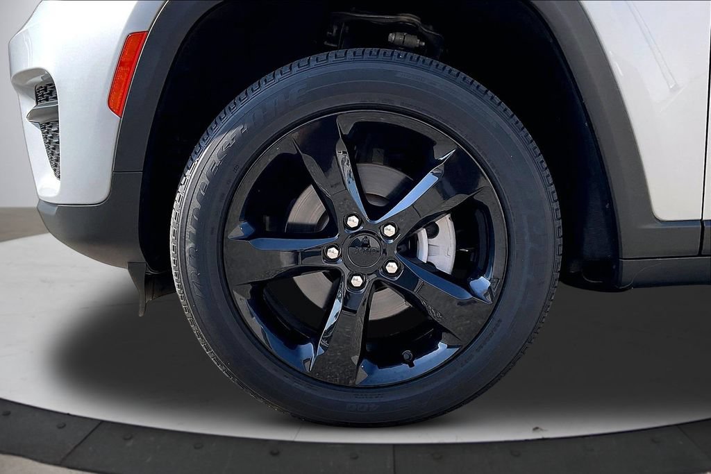 Used 2023 Jeep Grand Cherokee Altitude AWD/4WD image 37
