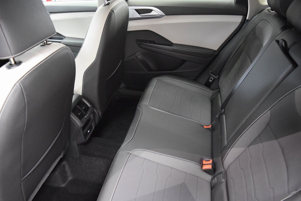 New 2025 Volkswagen Taos SE image 5
