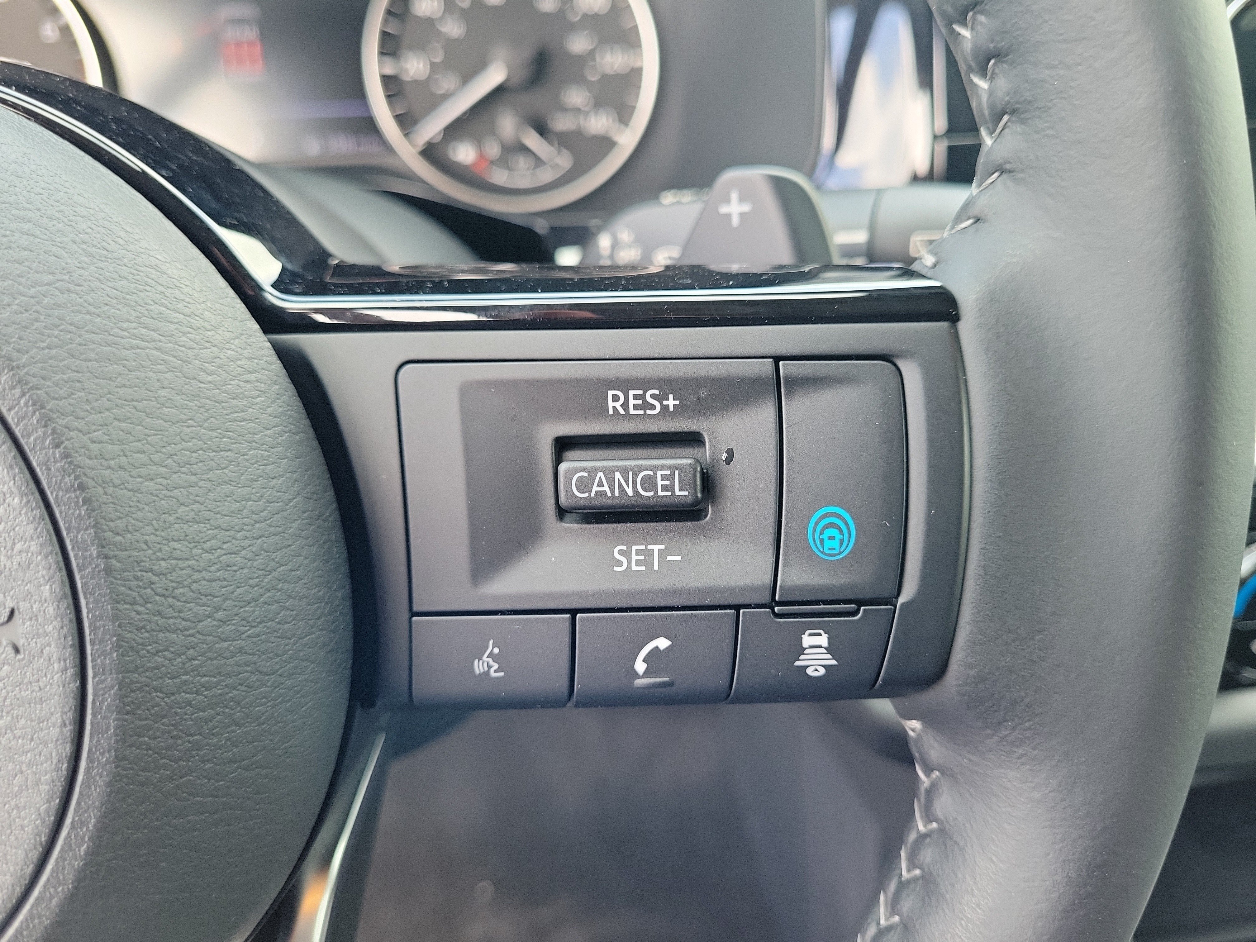 Certified 2025 Nissan Pathfinder SL w/ Black Appearance Package FWD image 20
