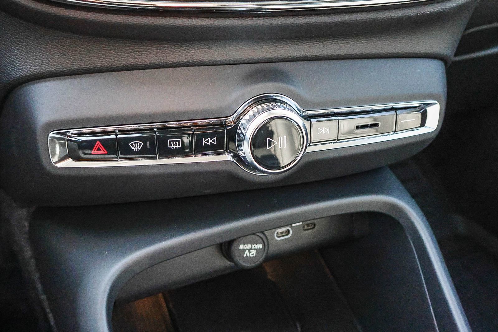 New 2026 Volvo XC40 B4 Plus w/ Climate Package image 32