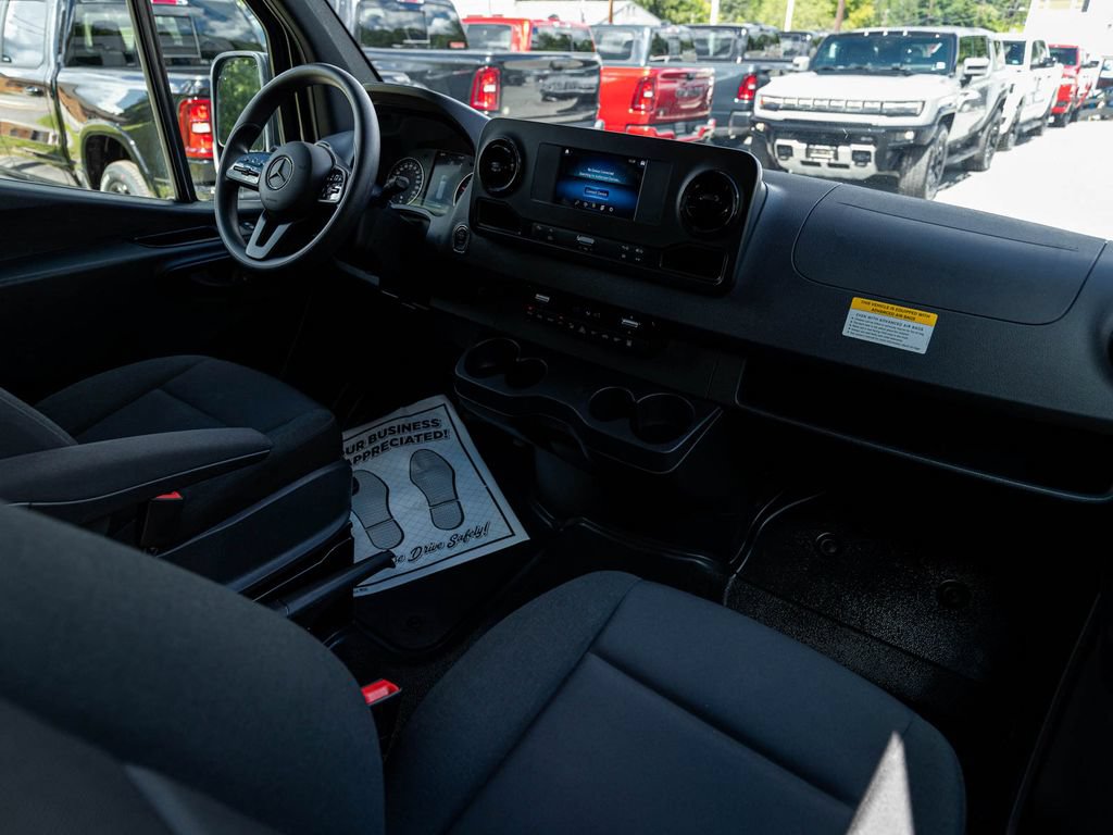 Used 2024 Mercedes-Benz Sprinter 2500 image 21