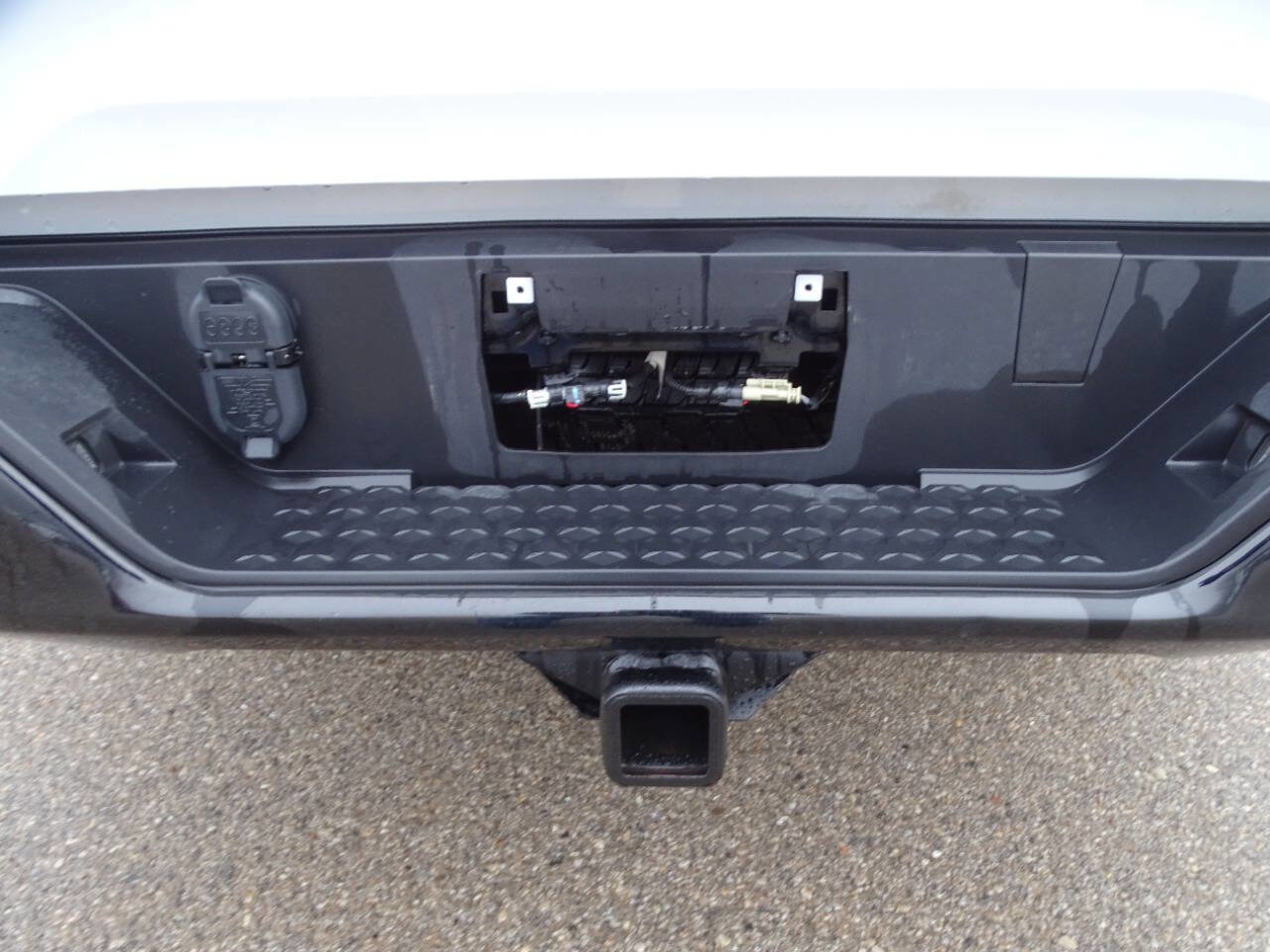 Used 2024 Chevrolet Colorado W/T w/ WT Convenience Package II image 9