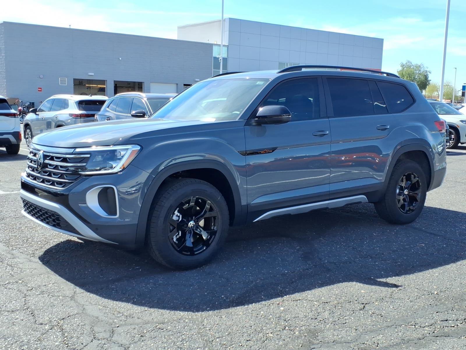 New 2026 Volkswagen Atlas Peak Edition image 3