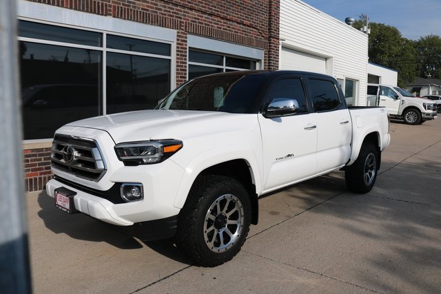 Used 2020 Toyota Tacoma Limited image 3