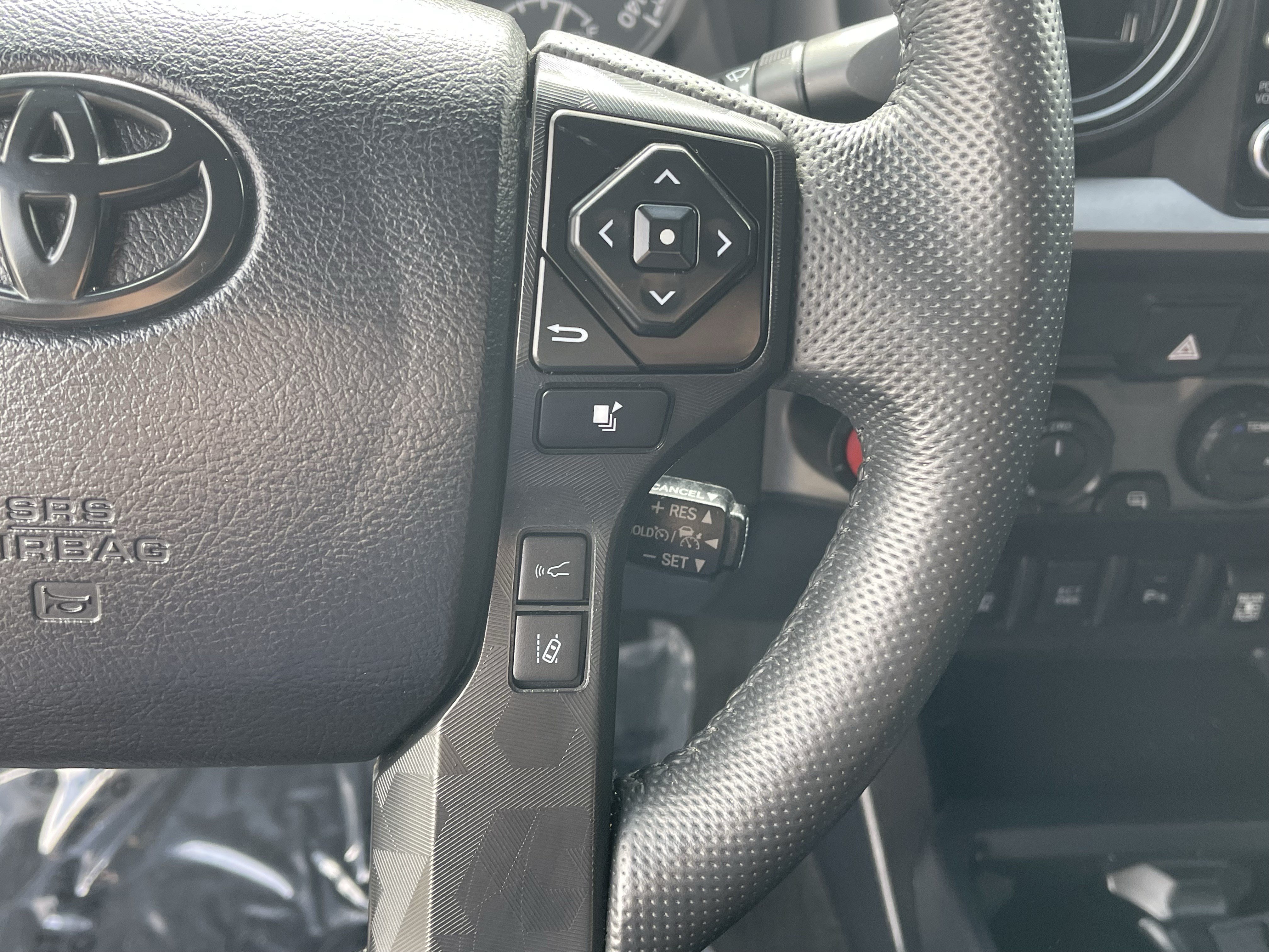 Used 2022 Toyota Tacoma TRD Off-Road w/ Technology Package AWD/4WD image 21
