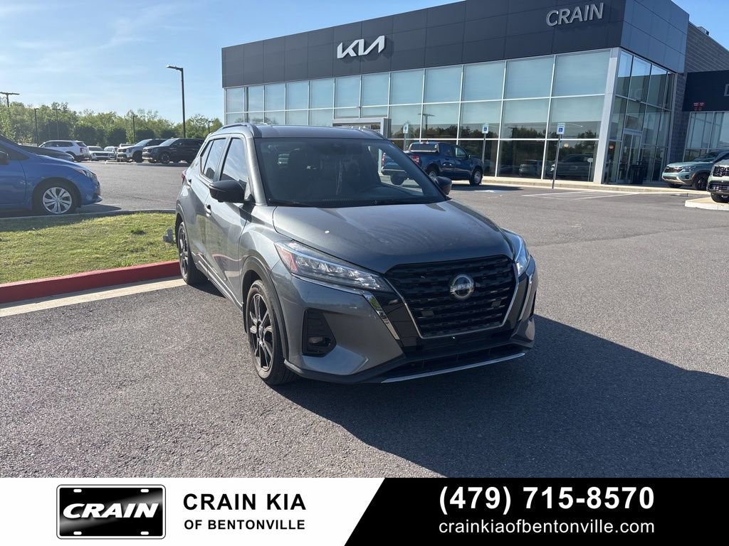 Used 2022 Nissan Kicks SR w/ Premium Package FWD image 2