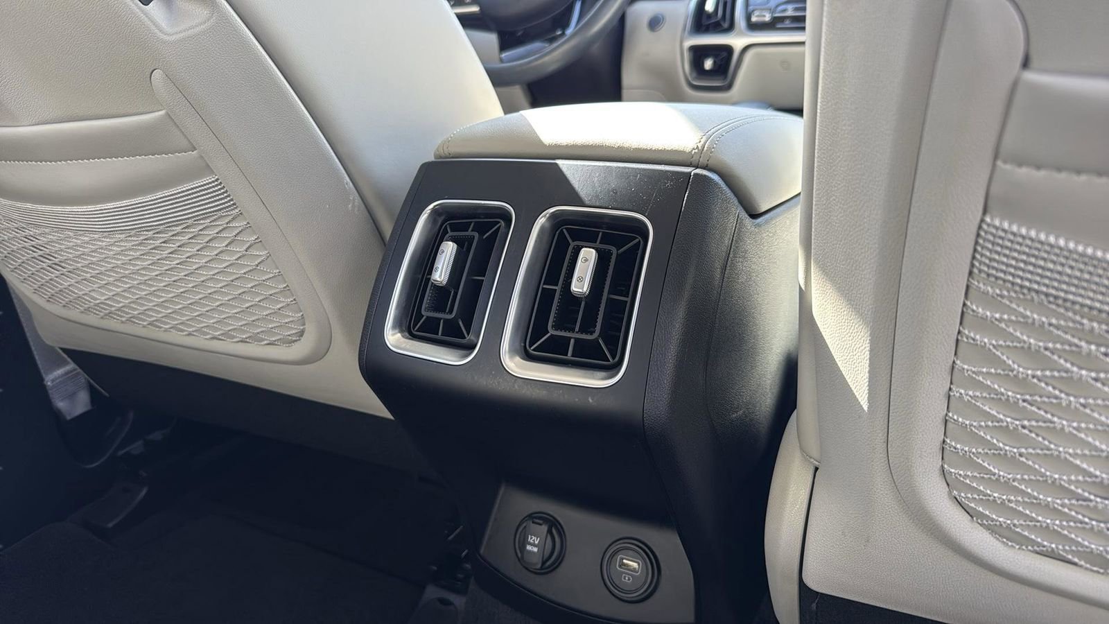 Used 2023 Kia Sorento EX w/ Panoramic Sunroof Package image 28