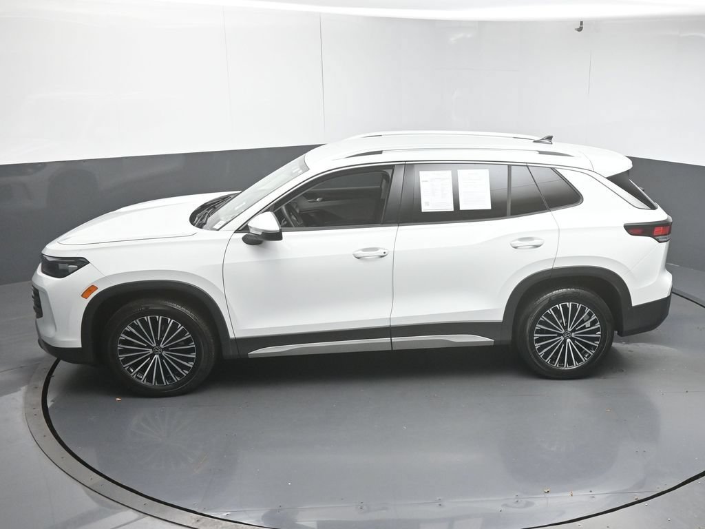 Used 2025 Volkswagen Tiguan S FWD image 45