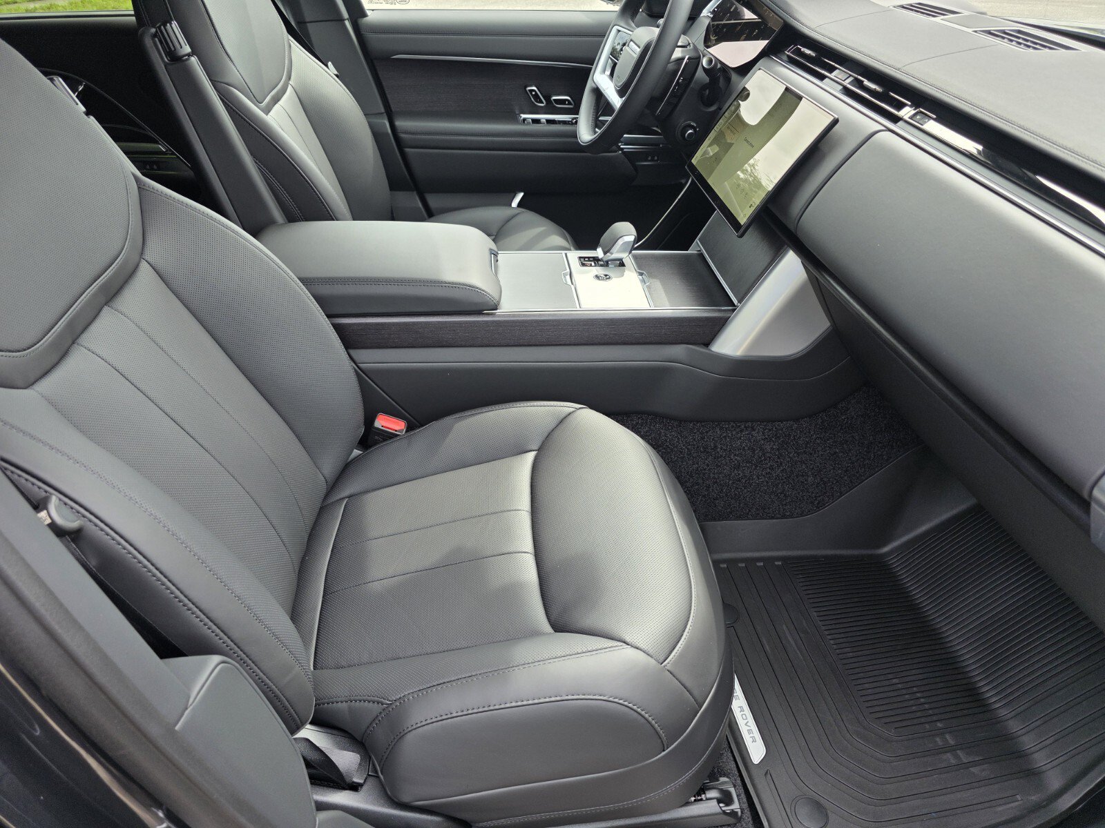 New 2026 Land Rover Range Rover Long Wheelbase SE AWD/4WD image 3