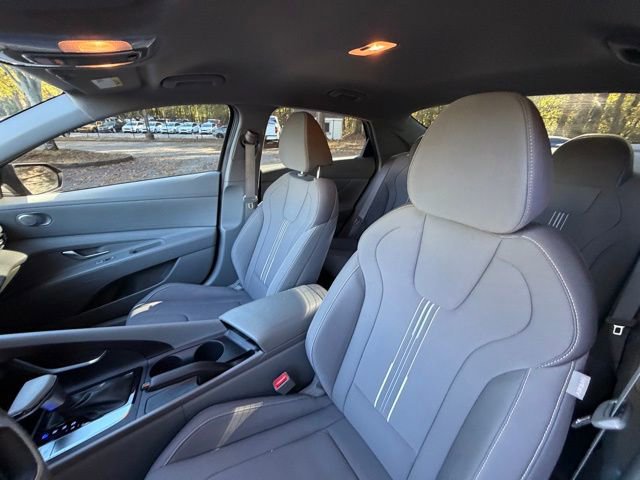 Used 2023 Hyundai Elantra SEL w/ Cargo Package image 12