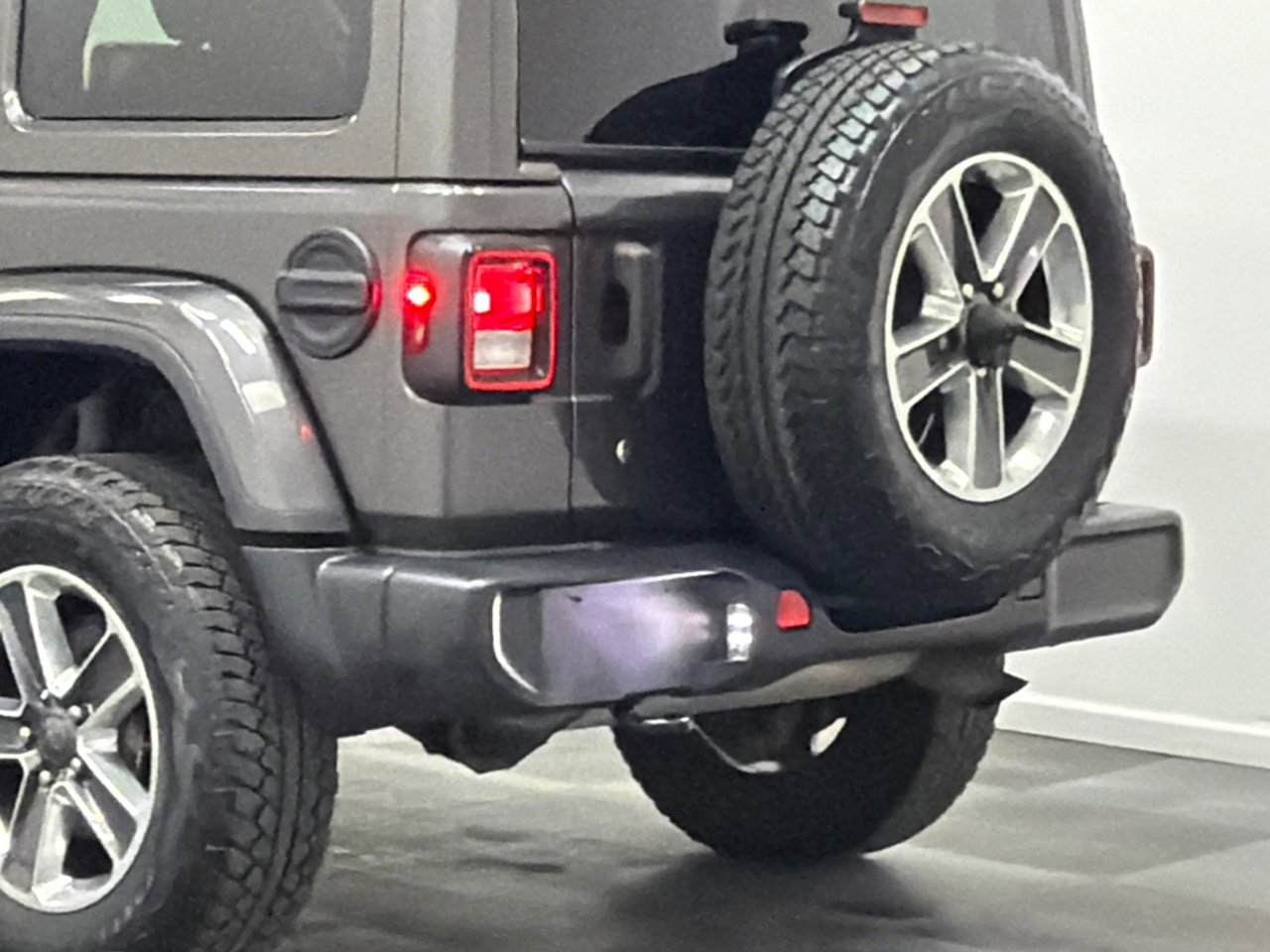 Used 2019 Jeep Wrangler Unlimited Sahara w/ Uconnect 4C Nav & Sound Group image 7