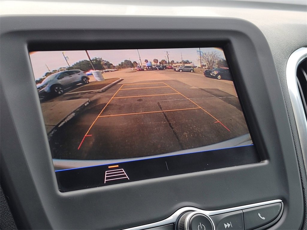 Used 2021 Chevrolet Equinox LS image 35