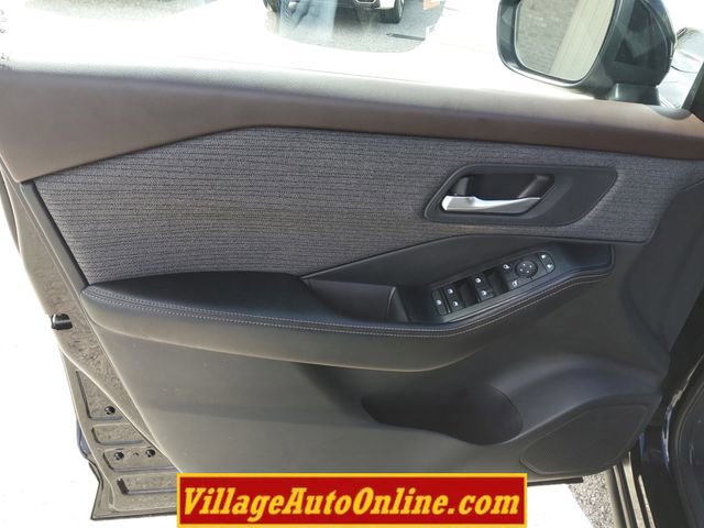 Used 2022 Nissan Rogue SV image 9