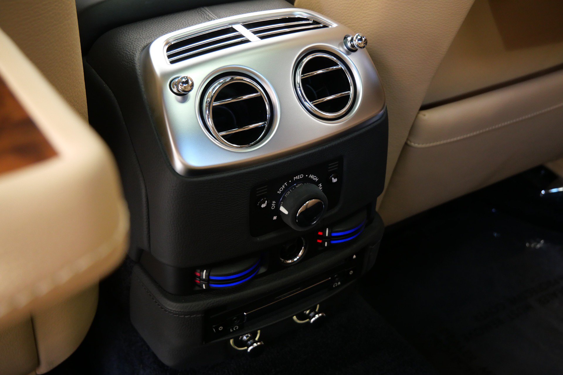 Used 2013 Rolls-Royce Ghost RWD image 35