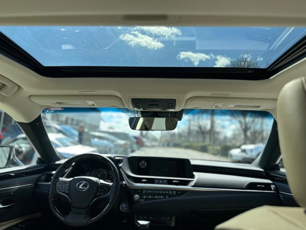 Used 2021 Lexus ES 300h w/ Premium Package image 7