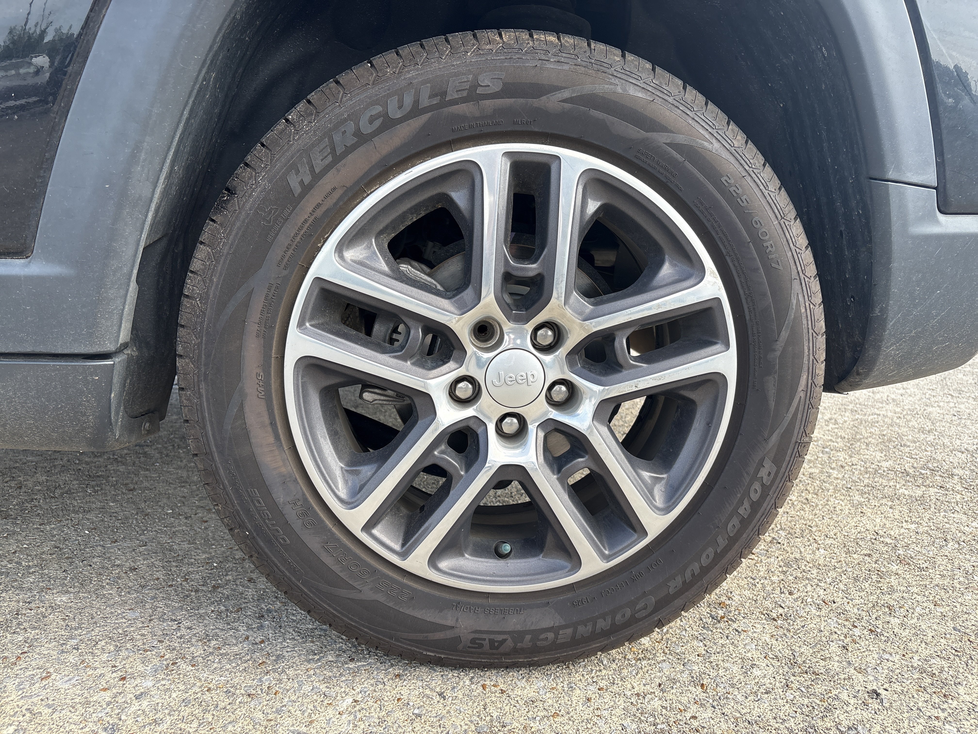 Used 2019 Jeep Compass Latitude w/ Popular Equipment Group FWD image 8