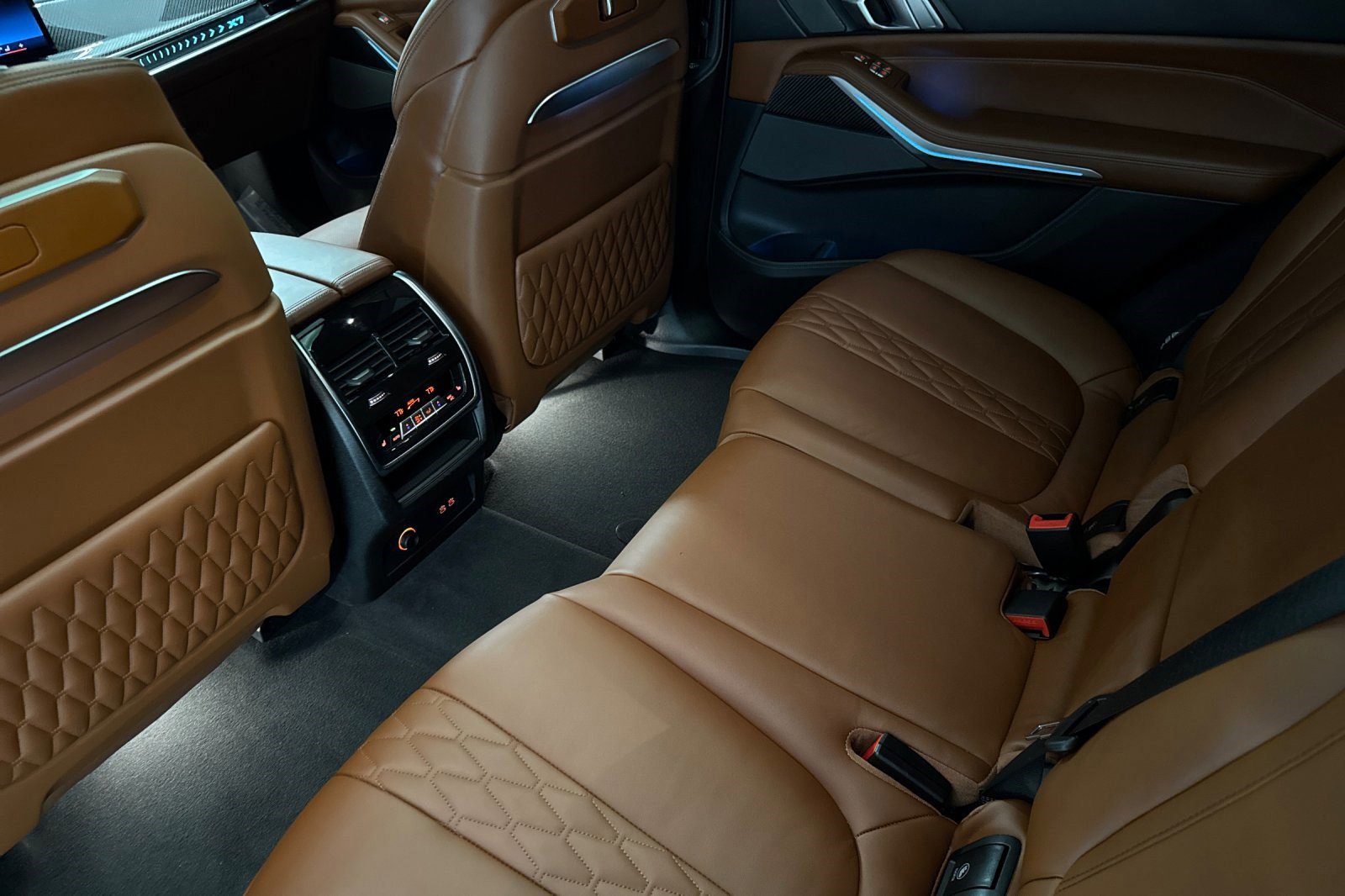 Used 2024 BMW ALPINA XB7 ALPINA XB7 image 27